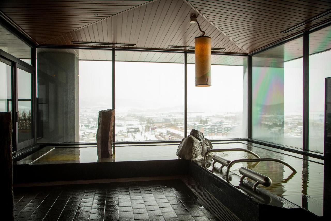 La Vista Furano Hills Natural Hot Spring Extérieur photo